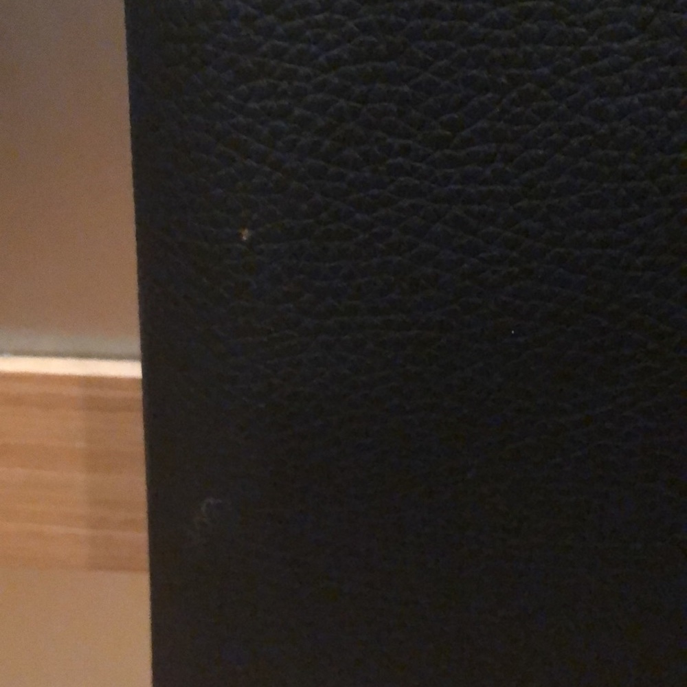 ✔️ Donated Vince Camuto Pebbled Vegan Leather Luck Tote Bag (discount) - Picture 14 of 16